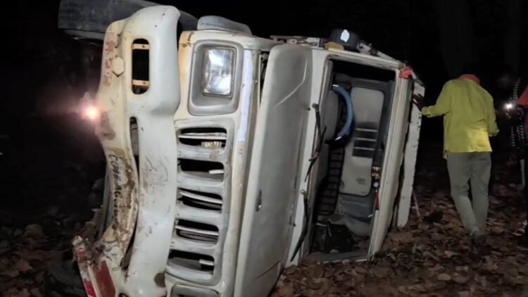 खुशी का सफर बना काल: पिकअप दुर्घटना में एक की मौत, दो की हालत गंभीर