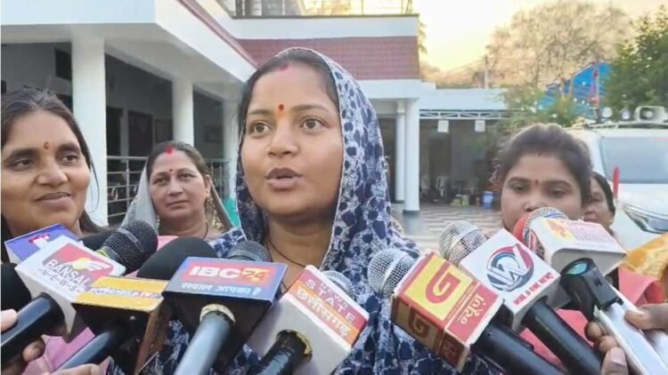 साड़ी घोटाले पर मंत्री का जवाब, लक्ष्मी राजवाड़े बोलीं– खराब साड़ी होगी रिप्लेस