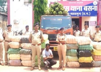 केलों की आड़ में गांजा तस्करी नाकाम: 9 क्विंटल से ज्यादा गांजा जब्त, एक आरोपी गिरफ्तार