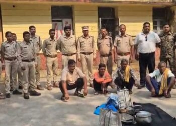 “पानी की तलाश में गांव पहुंचा सांभर बना शिकार, रायगढ़ में 5 लोग गिरफ्तार”