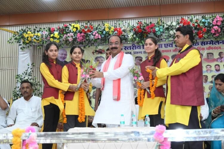 शासकीय उचित मूल्य दुकान विक्रेता एवं संचालक संघ के सम्मेलन में शामिल हुए उप मुख्यमंत्री,संघ के सामुदायिक भवन के लिए 15 लाख देने की घोषणा की