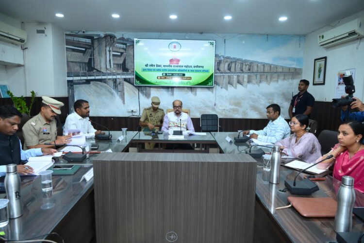 राज्यपाल ने धमतरी में जल संरक्षण, स्वास्थ्य एवं जनकल्याण पर दिया विशेष जोर,एक पेड़ माँ के नाम अभियान के तहत रोपित किया पौधा