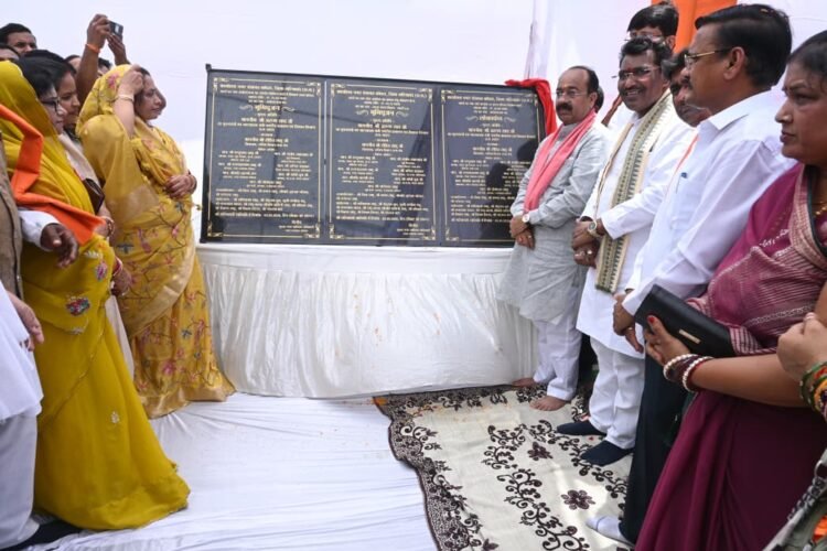 उप मुख्यमंत्री अरुण साव ने अटलजी की मूर्ति का किया अनावरण,कोपरा में 1.5 करोड़ के विकास कार्यों का किया लोकार्पण-भूमिपूजन