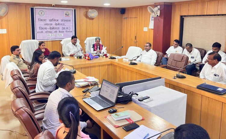 खाद्य मंत्री बघेल ने की जिला डीएमएफ शासी परिषद की समीक्षा, निर्माण कार्य समय-सीमा में पूर्ण करने के निर्देश