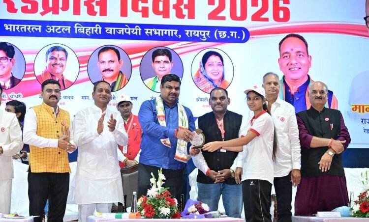 विश्व रेडक्रॉस दिवस पर उत्कृष्ट समाजसेवियों, कलेक्टरों और स्वयंसेवकों का हुआ सम्मान,मंत्री गजेंद्र यादव ने कहा-मानव सेवा ही रेडक्रॉस की असली पहचान