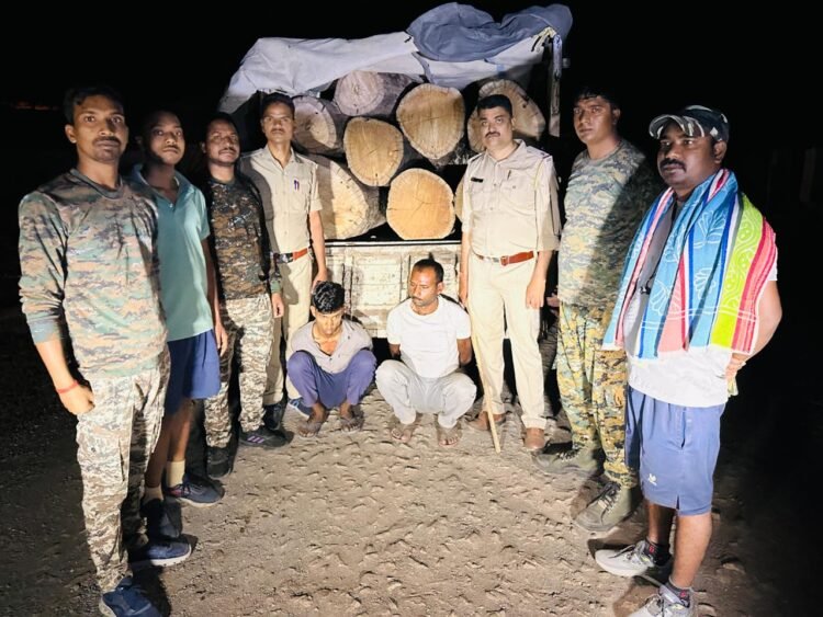 ’अवैध लकड़ी परिवहन पर बड़ी कार्रवाई, 8 नग साल लट्ठा सहित पिकअप वाहन जब्त’