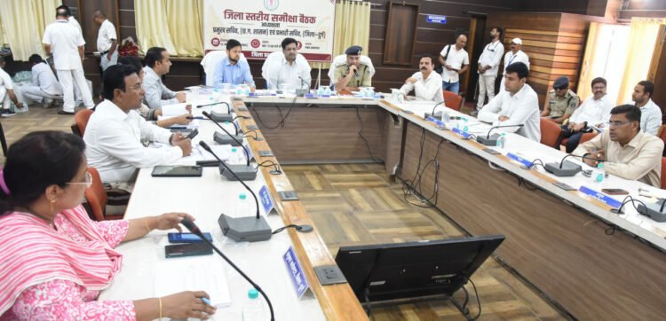 नारकोटिक्स नियंत्रण एवं नशामुक्ति अभियान हेतु प्रभारी सचिव बोरा ने दुर्ग में ली बैठक, अवैध नशीली दवाईयों पर कार्यवाही करने और जागरूकता बढ़ाने के दिए निर्देश