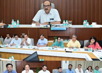 मुख्य सचिव विकासशील की समीक्षा बैठक: योजनाओं के क्रियान्वयन पर दिए कड़े निर्देश