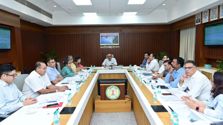 मुख्य सचिव ने की महत्वपूर्ण योजनाओं के क्रियान्वयन की समीक्षा, डेटा आधारित निगरानी पर जोर