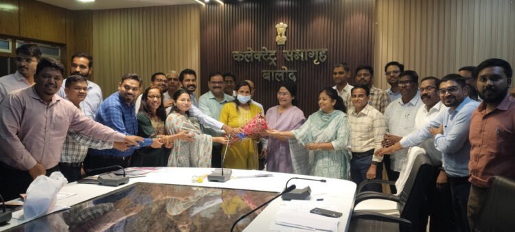 फेम इंडिया मैगजीन की सर्वे में देश के ’बेस्ट डिस्ट्रिक्ट मजिस्ट्रेट्स’ में शामिल हुईं बालोद जिले की कलेक्टर दिव्या उमेश मिश्रा अधिकारी-कर्मचारियों ने दी बधाई