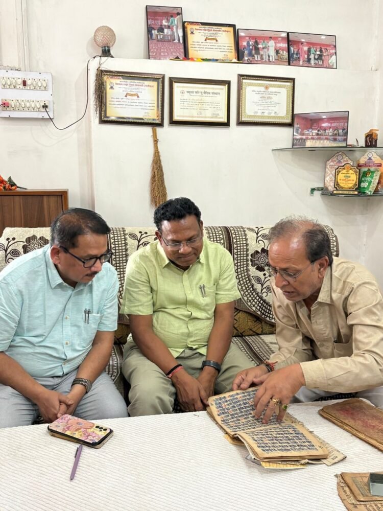 ज्ञानभारतम अभियान सरगुजा में मिलीं 140 वर्ष पुरानी तंत्र साधना की दुर्लभ पांडुलिपियां