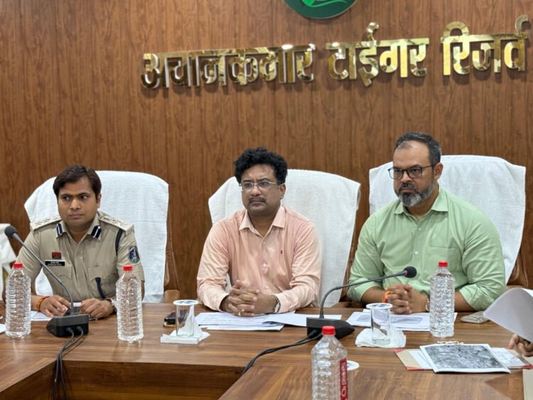 प्रमुख सचिव बोरा अचानकमार क्षेत्र का किया दौरा, एटीआर और खुड़िया में पर्यटन को बढ़ावा देने और युवाओं के कौशल उन्नयन पर दिया जोर