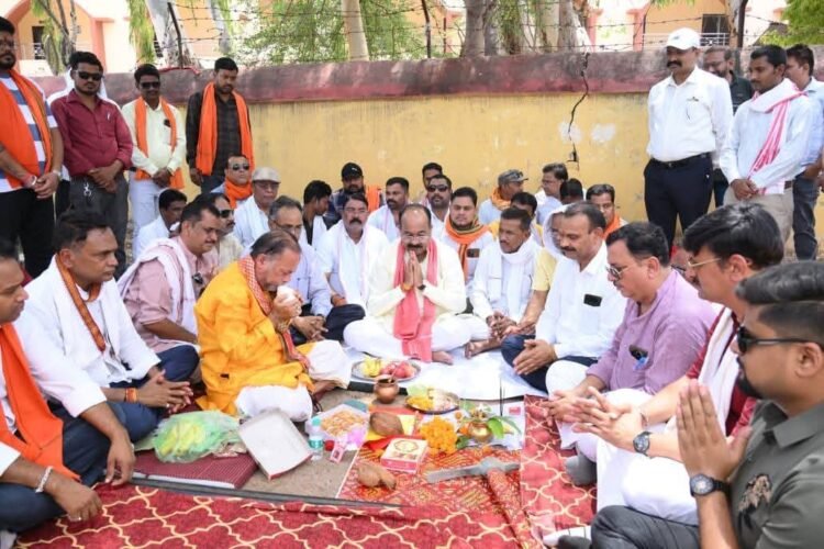 उप मुख्यमंत्री अरुण साव ने हायर सेकंडरी स्कूल भवन का किया भूमिपूजन, 1.21 करोड़ की लागत से बनेगा सर्वसुविधायुक्त स्कूल