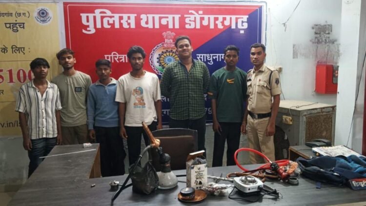 डोंगरगढ़ में देर रात हुक्का पार्टी पर पुलिस का छापा, 6 युवक गिरफ्तार