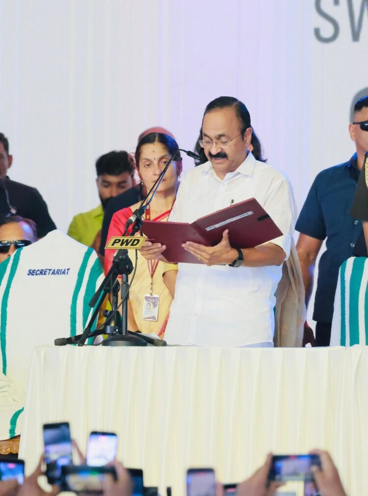केरल में कांग्रेस की ऐतिहासिक वापसी, छह दशक बाद पूरी कैबिनेट ने एक साथ ली शपथ