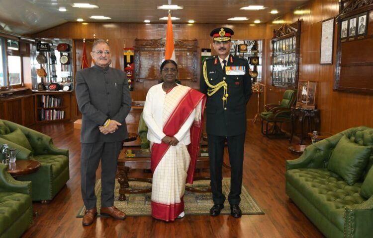 राष्ट्रपति मुर्मु ने शिमला में सेना प्रशिक्षण कमान का किया दौरा, आधुनिक सैन्य प्रशिक्षण और तैयारियों पर दिया जोर
