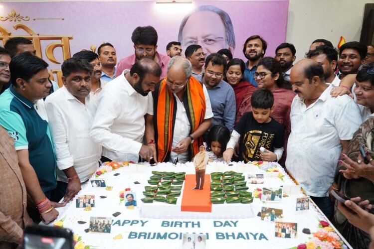 जनप्रिय नेता सांसद बृजमोहन अग्रवाल के जन्मदिन पर उमड़ा जनसैलाब; 24 घंटे चला बधाई देने वालों का सिलसिला