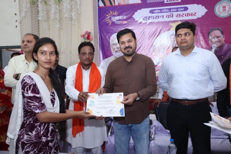 कुंरा में ‘सुशासन तिहार’ का भव्य आगाज:विधायक अनुज शर्मा ने आमजन की समस्याओं का किया त्वरित समाधान