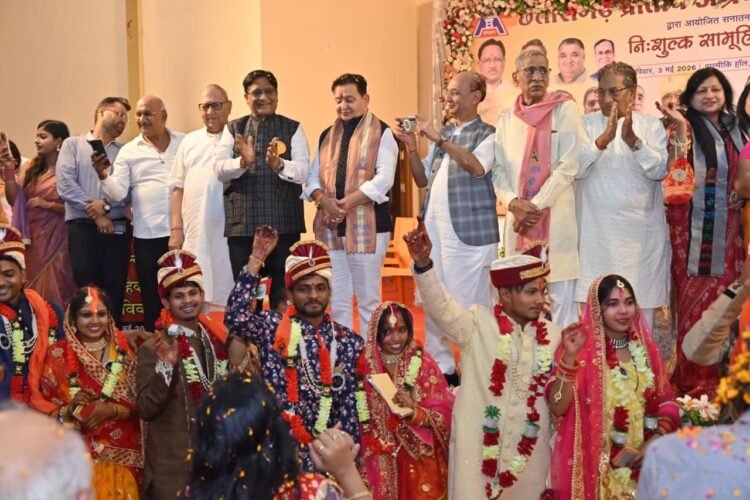 विधायक डॉ. संपत अग्रवाल ने 51 नव-युगलों को दिया आशीर्वाद, अग्रवाल संगठन के निःशुल्क सामूहिक विवाह में उमड़ा जनसैलाब