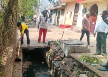 बरसात से पूर्व नाला और नालियों की सफाई युद्व स्तर पर