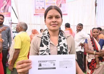 सुशासन तिहार: आवेदन के चंद घंटों में कौशिल्या को मिला आयुष्मान कार्ड, खिले चेहरे