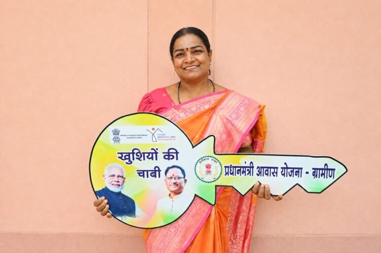 सुशासन तिहार 2026: त्रिवेणी रात्रे का पक्के घर का सपना हुआ पूरा, जनसमस्या निवारण शिविर में मिली प्रधानमंत्री आवास योजना की चाबी, चेहरे पर आई खुशी