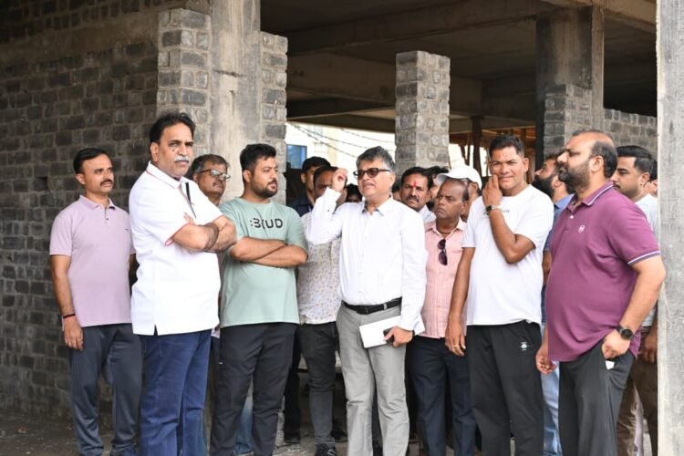 विधायक राजेश मूणत का सख्त निरीक्षण: घटिया निर्माण पर फटकार, गुणवत्ता से समझौता नहीं