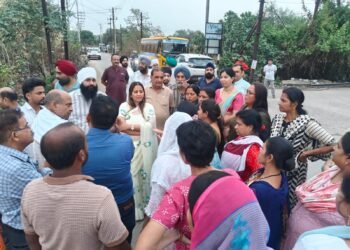 उदया सोसायटी में जलभराव समस्या पर निगम सख्त, निरीक्षण के बाद नई नालियों के प्रस्ताव के निर्देश