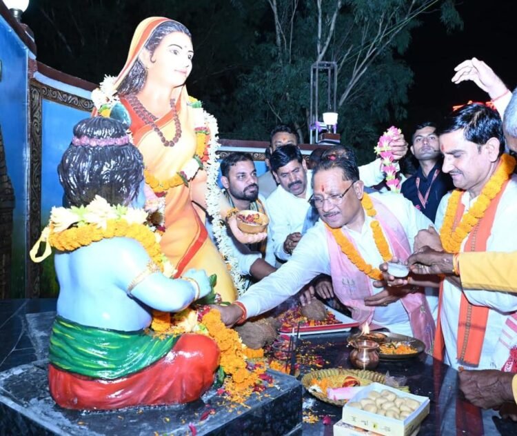 सुशासन तिहार 2026: मुख्यमंत्री साय ने किया मुंगेली नगर के चौक-चौराहों में स्थापित प्रतिमाओं का अनावरण