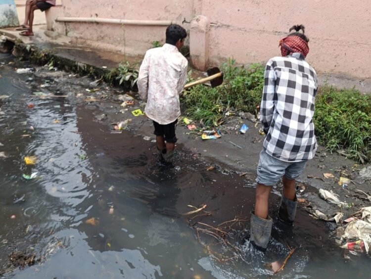 स्वच्छ सर्वेक्षण की तैयारी तेज, वैशालीनगर जोन में नालों की सफाई अभियान जारी