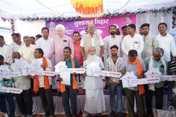 सांसद बृजमोहन अग्रवाल का समोदा में ‘सुशासन’ अवतार: शिविर में मौक़े पर ही किया जनसमस्याओं का समाधान, लापरवाही पर अधिकारियों को फटकारा