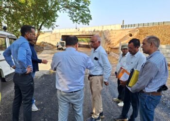 लोक निर्माण विभाग के सचिव ने निर्माणाधीन कुरुद-सिर्री मार्ग और सिर्री-चटौद सड़क का किया निरीक्षण