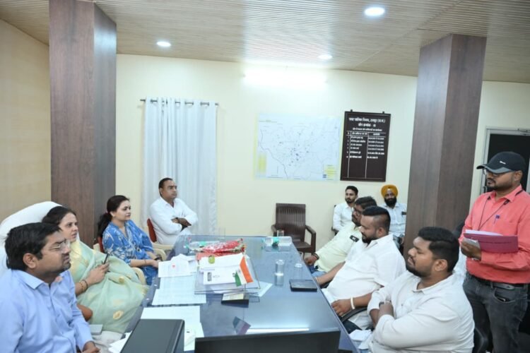 अवैध प्लाटिंग पर सख्त हुई महापौर मीनल चौबे, अधिकारियों को लगाई फटकार