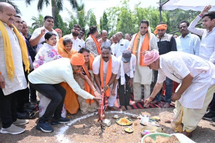 रायपुर पश्चिम में 34 लाख के विकास कार्यों की सौगात, विधायक राजेश मूणत और महापौर मीनल चौबे ने किया भूमिपूजन