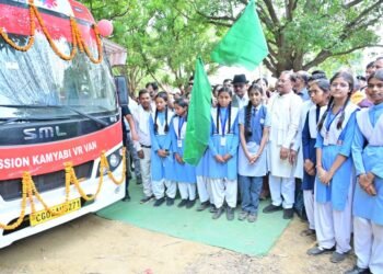 मुख्यमंत्री साय ने ‘कामयाबी वेन’ को दिखाई हरी झंडी : दूरस्थ गांवों के विद्यार्थियों तक पहुंचेगी डिजिटल शिक्षा की नई रोशनी