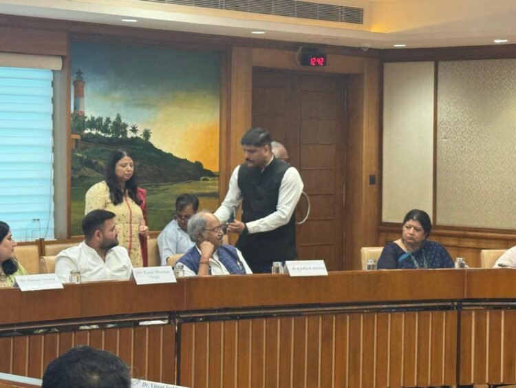 संसदीय समितियों की बैठकों में शामिल हुए सांसद बृजमोहन अग्रवाल; जम्मू-कश्मीर संशोधन, खेल बुनियादी ढांचे और नई शिक्षा नीति पर रखे महत्वपूर्ण सुझाव