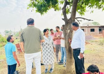 बारिश पूर्व तैयारियां तेज, महापौर और आयुक्त ने नाला सफाई कार्यों का किया निरीक्षण