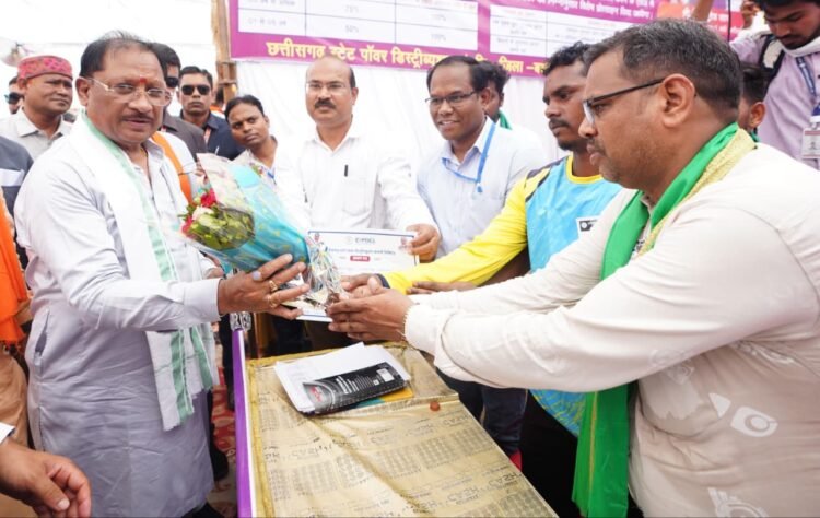 मुख्यमंत्री बिजली बिल भुगतान समाधान योजना से उपभोक्ताओं को बड़ी राहत, सुशासन तिहार 2026 के समाधान शिविर में मुख्यमंत्री साय ने हितग्राहियों से किया सीधा संवाद