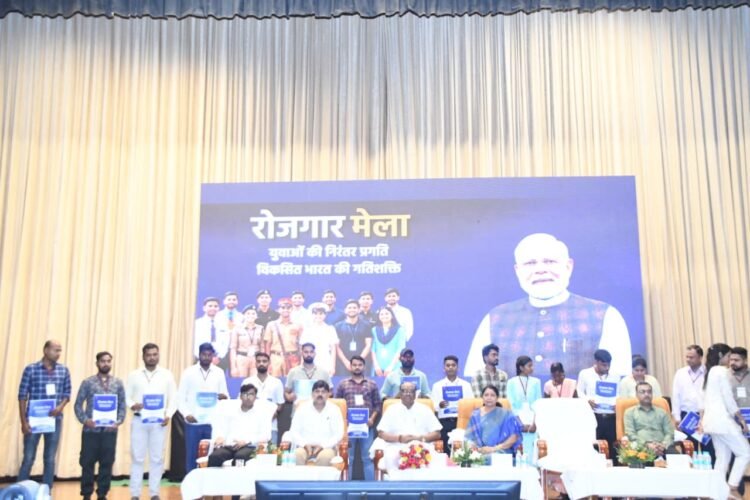 रोजगार मेला का दक्षिण पूर्व मध्य रेलवे के रायपुर मंडल में सफल आयोजन,रायपुर में कुल 257 अभ्यर्थियों को नियुक्ति पत्र वितरित