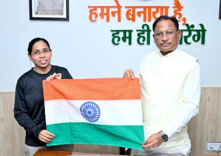 मुख्यमंत्री साय ने अधिकारियों को समन्वय कर हरसंभव सहायता सुनिश्चित करने के दिए निर्देश,कहा-माउंट एवरेस्ट विजेता अमिता श्रीवास के स्वास्थ्य लाभ हेतु राज्य सरकार सजग