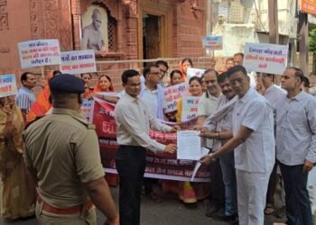 साधु-साध्वियों की सुरक्षा की मांग, जैन समाज ने प्रशासन को सौंपा ज्ञापन
