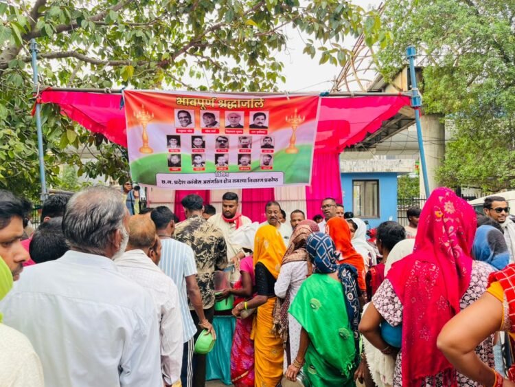 झीरम घाटी के शहीदों की 13वीं बरसी पर कांग्रेस असंगठित क्षेत्र समस्या निवारण प्रकोष्ठ के द्वारा किया गया DKS अस्पताल में विशाल भंडारा