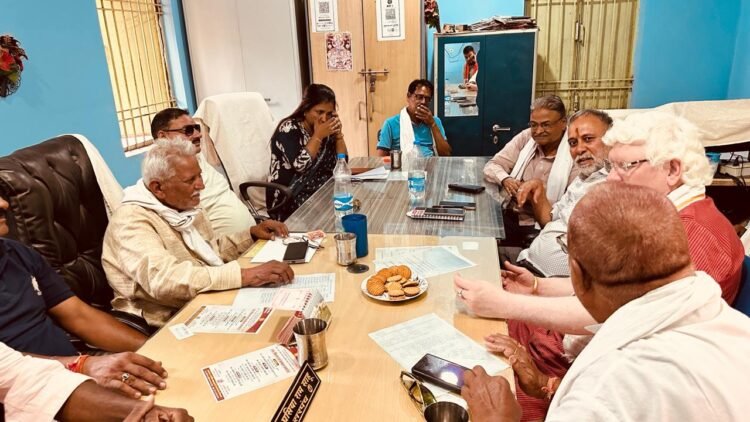 जनता की पुकार पर तुरंत एक्शन में सांसद बृजमोहन अग्रवाल: कश्मीर दौरे से ही आरंग के ग्राम रीवां की पेयजल समस्या का हल निकालने भेजे अधिकारी
