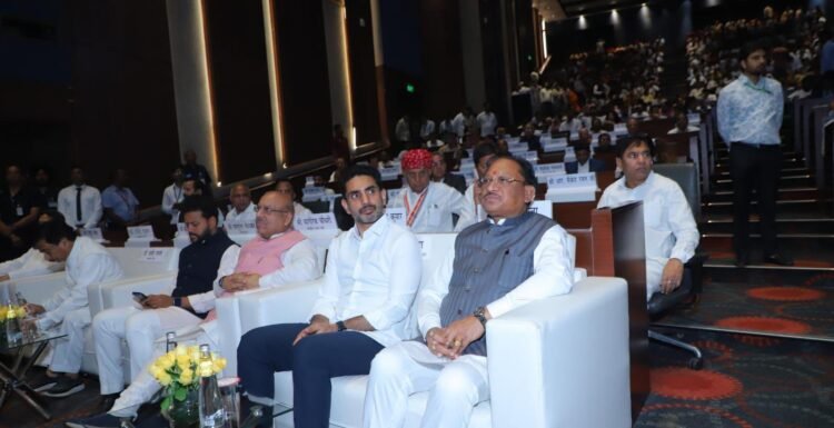 ‘अपनापन’ के विमोचन समारोह में शामिल हुए मुख्यमंत्री साय, प्रधानमंत्री नरेंद्र मोदी से जुड़े अनुभवों और सार्वजनिक जीवन की आत्मीय यात्रा पर आधारित है केंद्रीय मंत्री शिवराज सिंह चौहान की पुस्तक