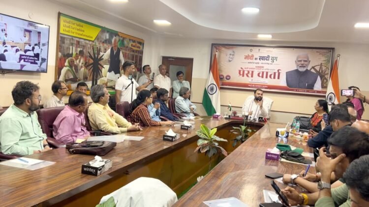 खादी और ग्रामोद्योग ने रचा इतिहास, बिक्री पहली बार 1.87 लाख करोड़ के पार