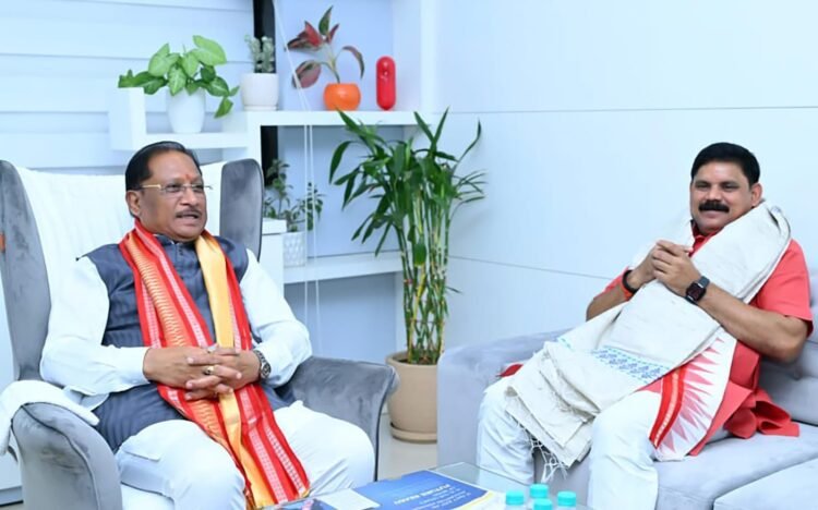 मुख्यमंत्री विष्णुदेव साय से केंद्रीय कोयला एवं खान राज्य मंत्री सतीश चंद्र दुबे ने की सौजन्य मुलाकात