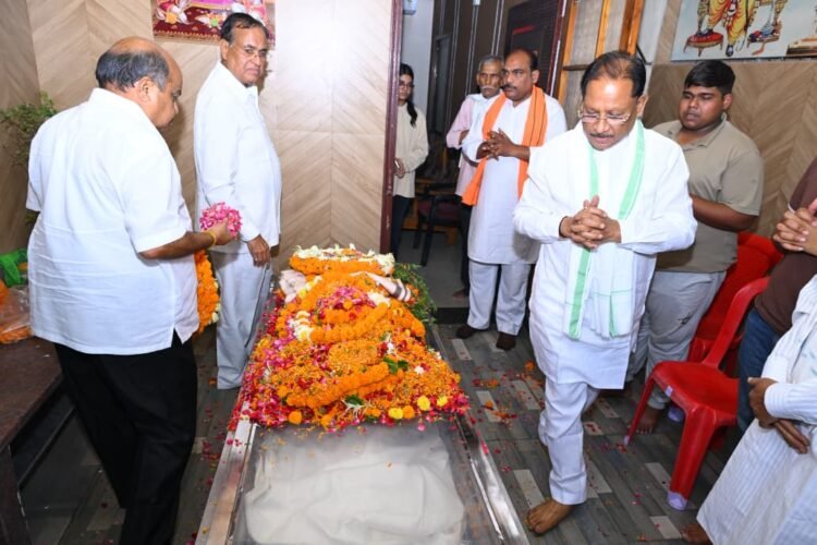 मुख्यमंत्री साय ने छत्तीसगढ़ योग आयोग के अध्यक्ष स्व. रूपनारायण सिन्हा को दी भावभीनी श्रद्धांजलि,कहा-संगठन, योग और समाजसेवा के प्रति उनका समर्पण सदैव स्मरणीय रहेगा