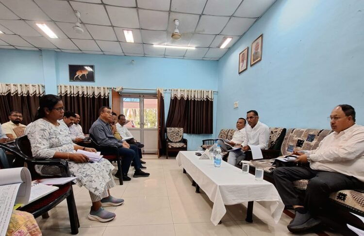 लोक निर्माण विभाग के सचिव ने सड़कों और भवनों के कार्यों की समीक्षा की, स्वीकृत कार्यों के जल्द निविदा कर काम शुरू करने के निर्देश, बरसात से पहले पेच रिपेयर पूरा करने कहा