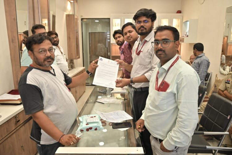 रायपुर में BIS की बड़ी कार्रवाई, सदर बाजार के दो ज्वैलर्स से 140 सोने के आभूषण जब्त