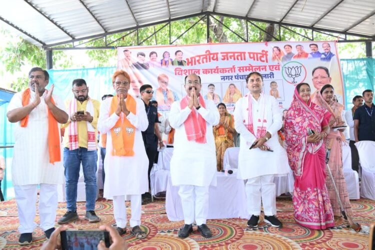 पलारी नगर पंचायत में भारी मतों से 16 कमल खिलाएं, विकास की जिम्मेदारी साय सरकार की : डिप्टी सीएम अरुण साव